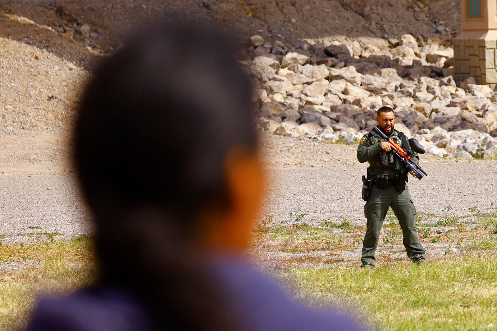 US federal agents fired pepper ball projectiles at Venezuelan protesters near El Paso after border patrol agent was injured, officials say